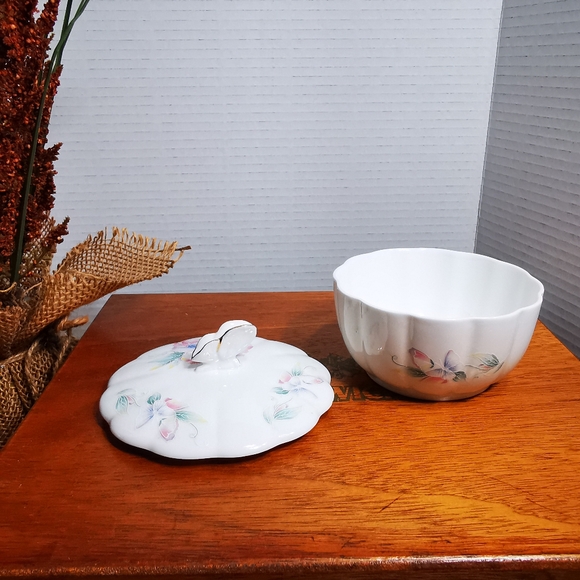 Vintage Aynsley Fine Bone China Little Sweetheart Lidded Butterfly Trinket Dish - Picture 10 of 17